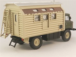 Автобаня на колесах - вид сзади